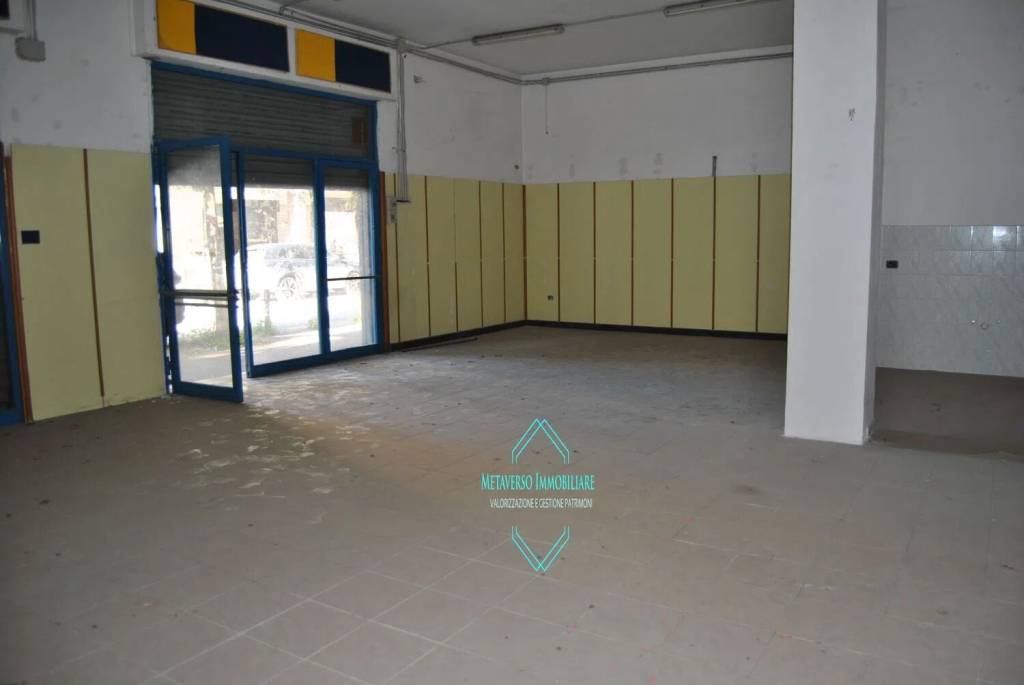 negozio in affitto ad Aversa