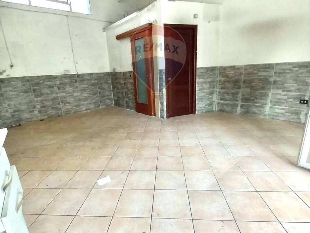 negozio in affitto ad Aversa