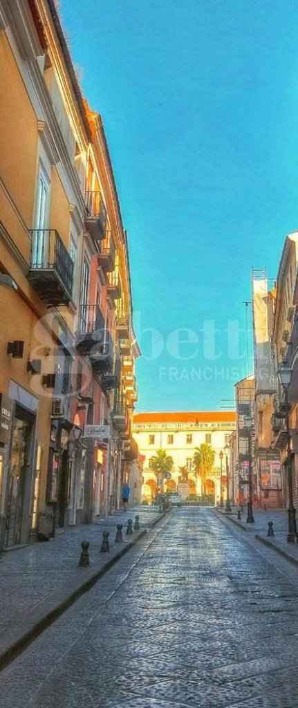 negozio in affitto ad Aversa in zona Centro Città