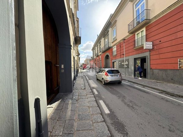 locale commerciale in affitto ad Aversa in zona Centro Città