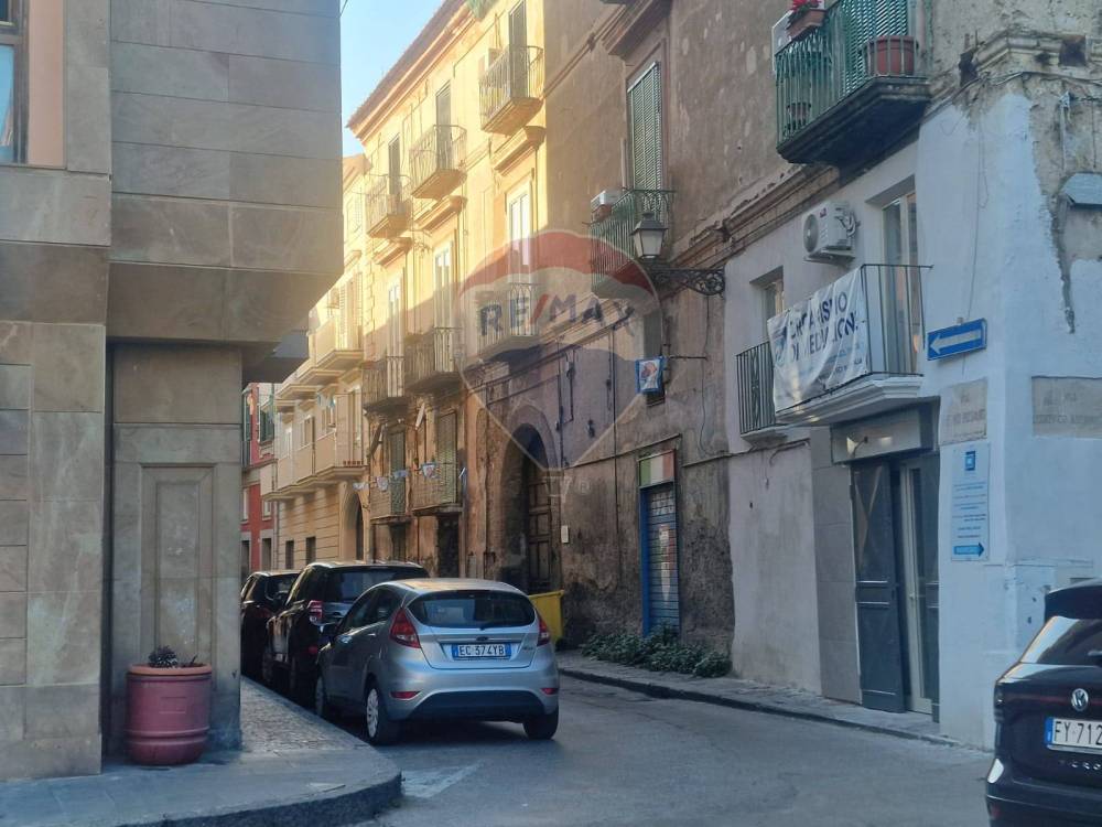 locale commerciale in affitto ad Aversa