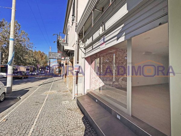 negozio in affitto ad Aversa in zona Centro Città