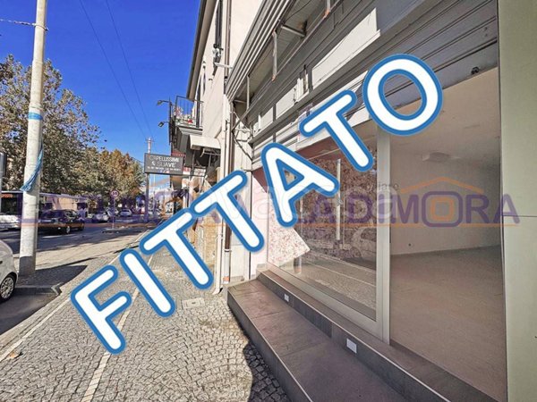 negozio in affitto ad Aversa in zona Centro Città