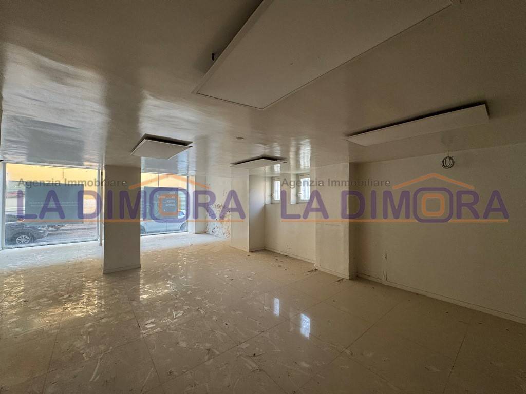 negozio in affitto ad Aversa in zona Centro Città
