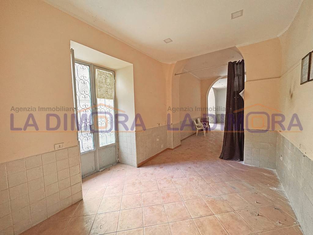 negozio in affitto ad Aversa in zona Centro Città