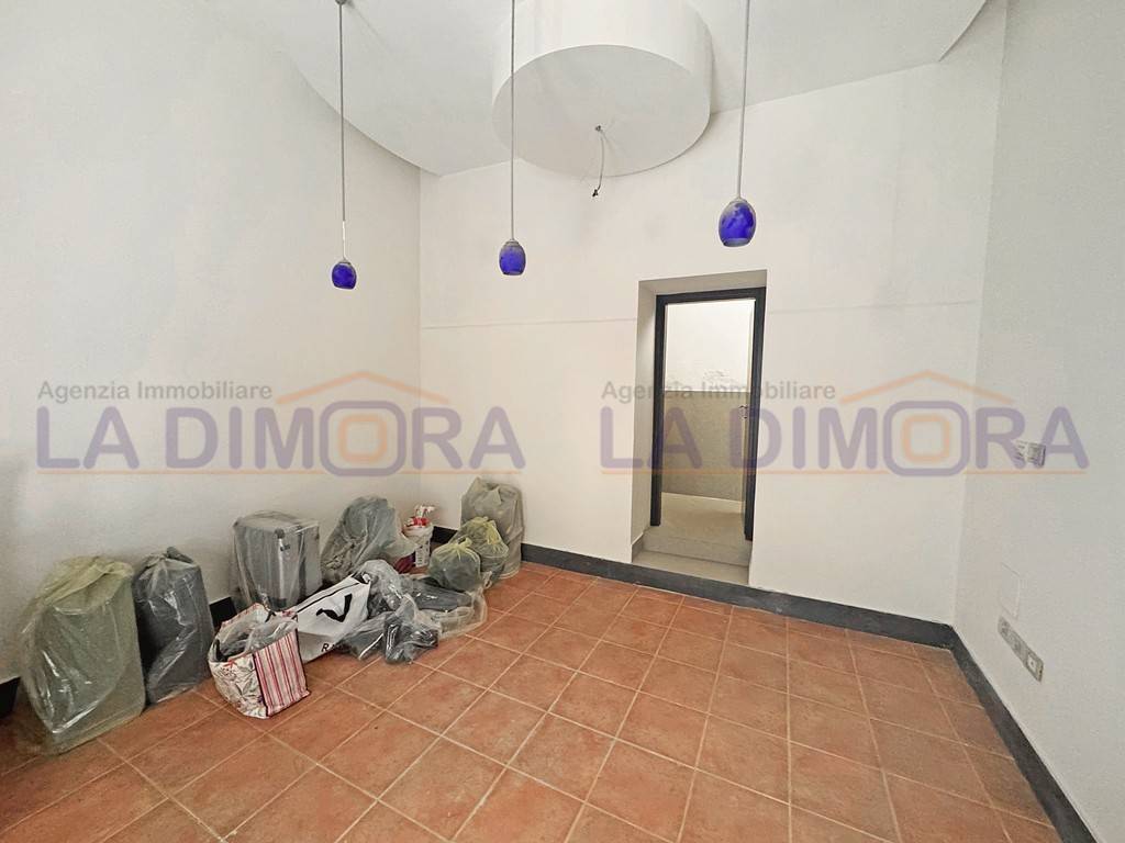 negozio in affitto ad Aversa in zona Centro Città