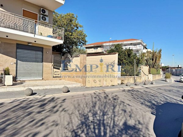locale commerciale in affitto ad Aversa