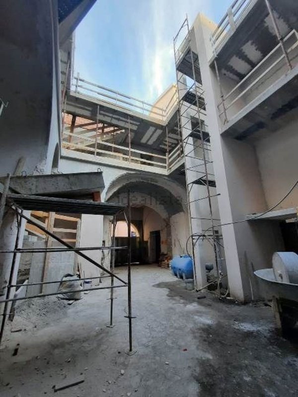 locale commerciale in affitto ad Aversa