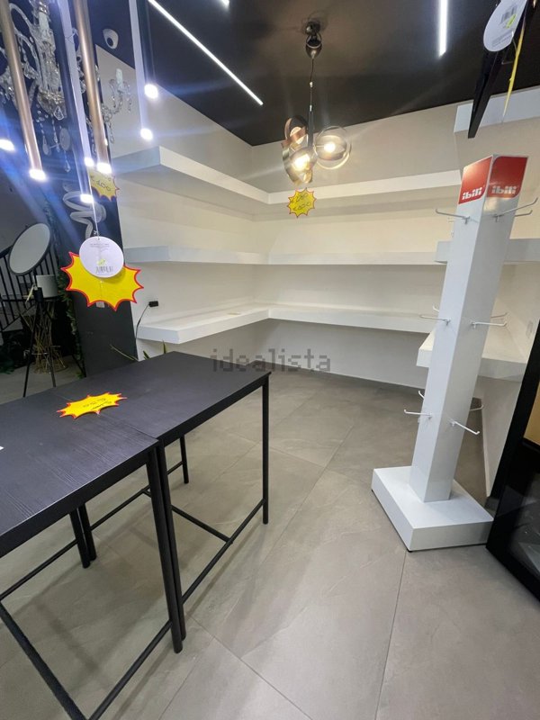 locale commerciale in affitto ad Aversa