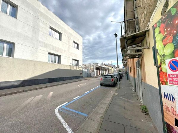 locale commerciale in affitto ad Aversa