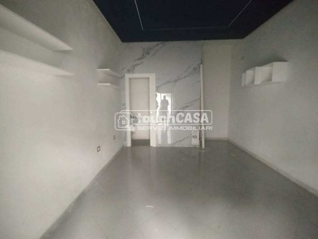 negozio in affitto ad Aversa