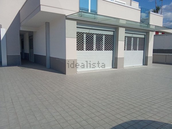 locale commerciale in affitto ad Aversa
