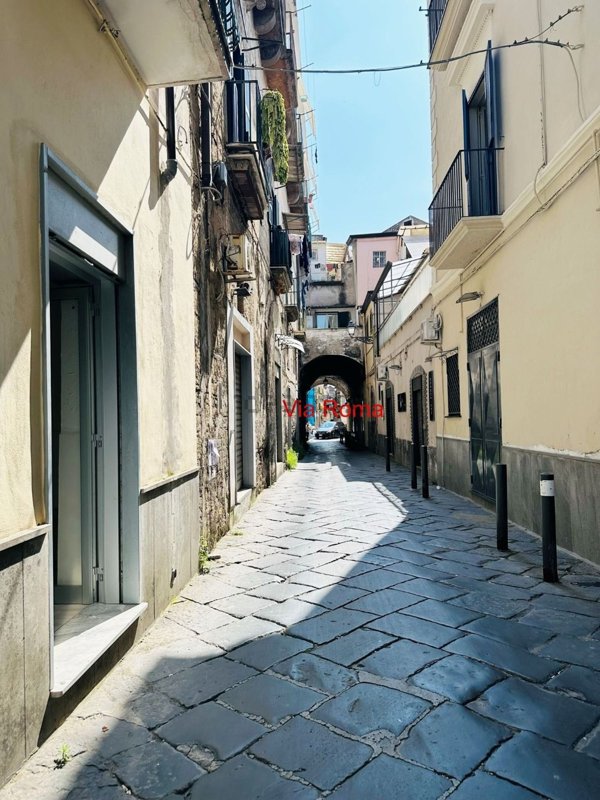 locale commerciale in affitto ad Aversa in zona Centro Città