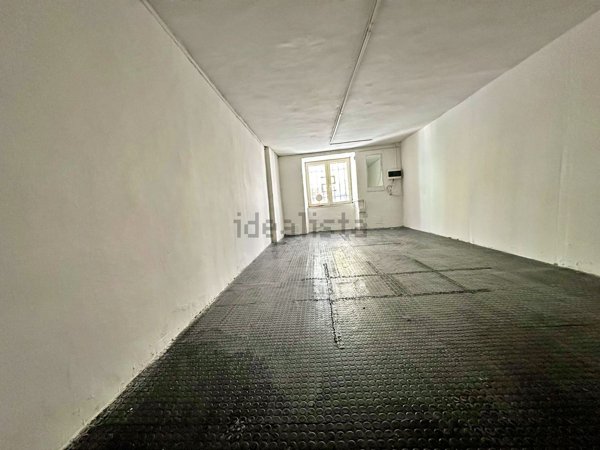 locale commerciale in affitto ad Aversa in zona Centro Città