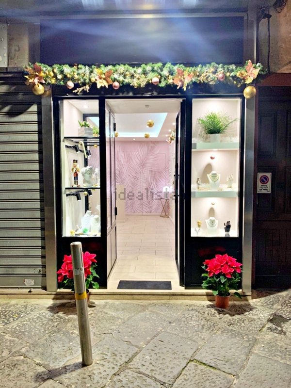 locale commerciale in affitto ad Aversa in zona Centro Città