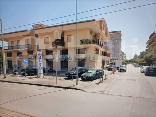 locale commerciale in affitto ad Aversa