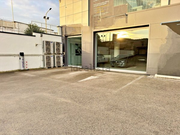 locale commerciale in affitto ad Aversa