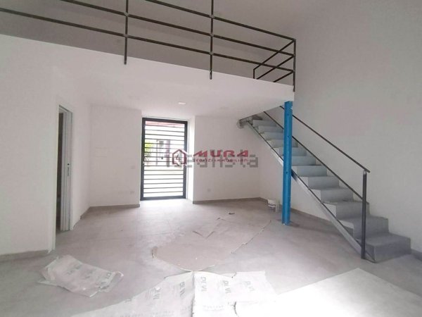 locale commerciale in affitto ad Aversa