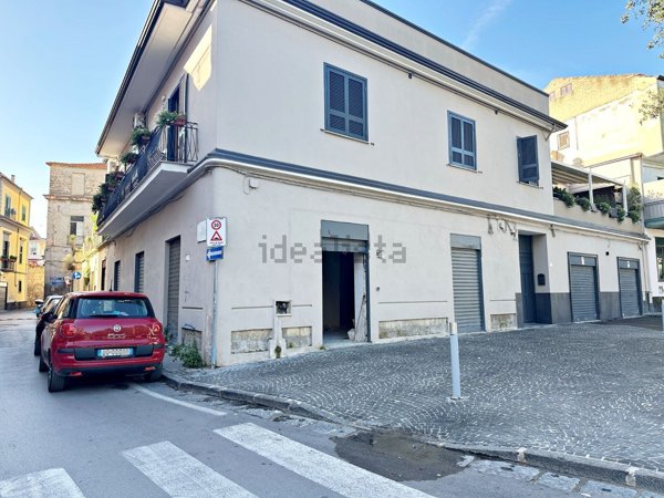 locale commerciale in affitto ad Aversa in zona San Paolo