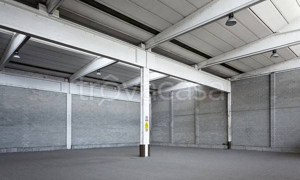 negozio in affitto ad Aversa