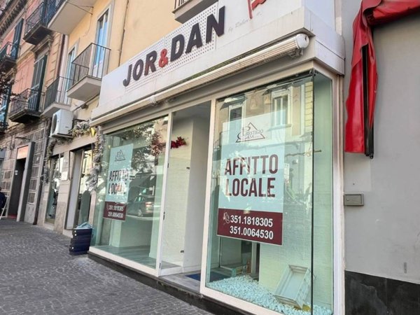 negozio in affitto ad Aversa