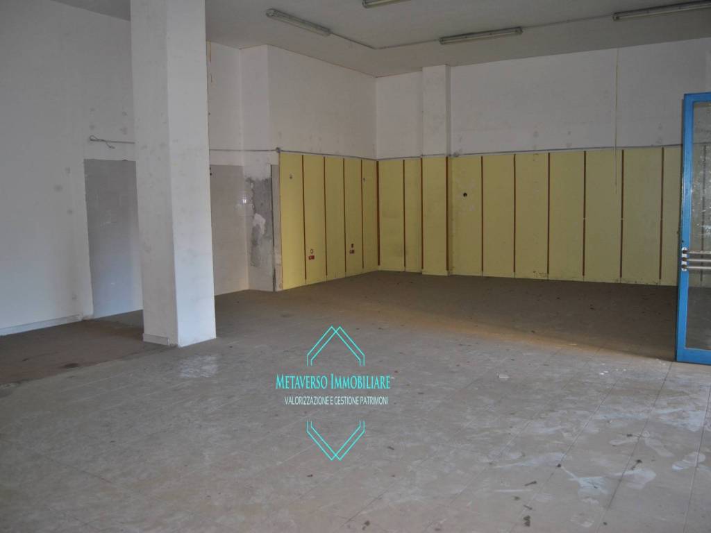 negozio in affitto ad Aversa