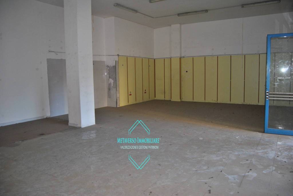 negozio in affitto ad Aversa