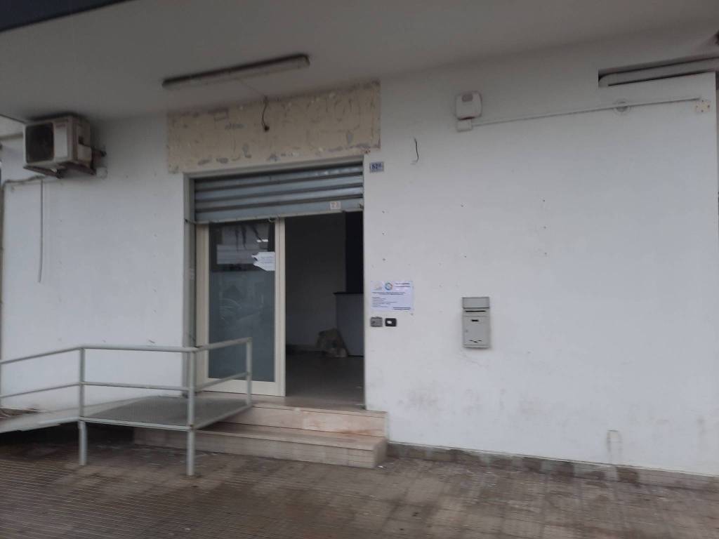negozio in affitto ad Aversa