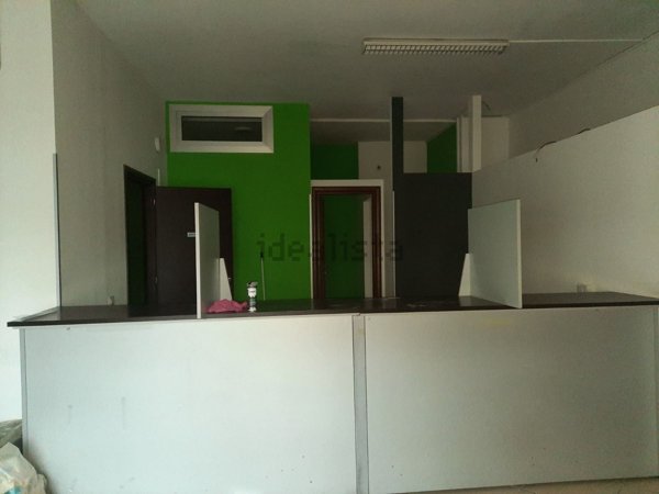 locale commerciale in affitto ad Aversa