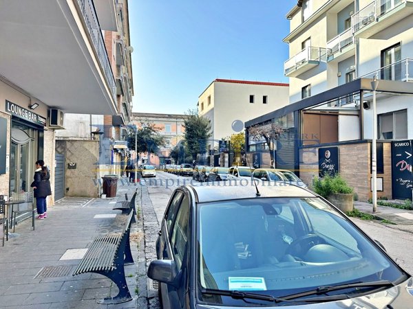 locale commerciale in affitto ad Aversa