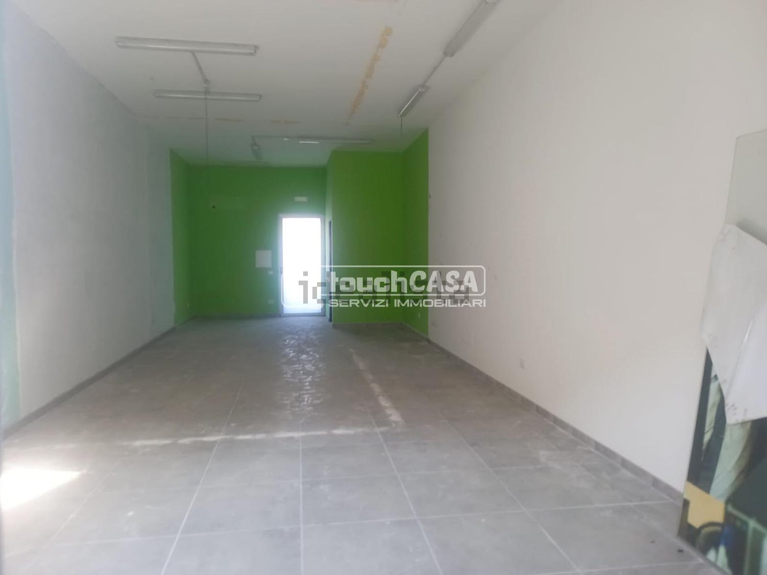 locale commerciale in affitto ad Aversa