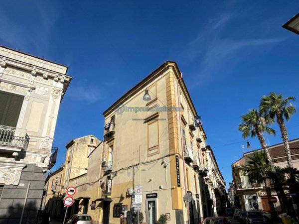 negozio in affitto ad Aversa in zona Centro Città