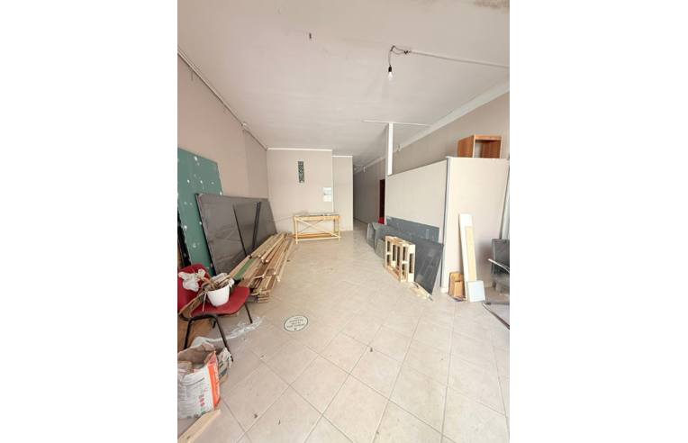 negozio in affitto ad Aversa