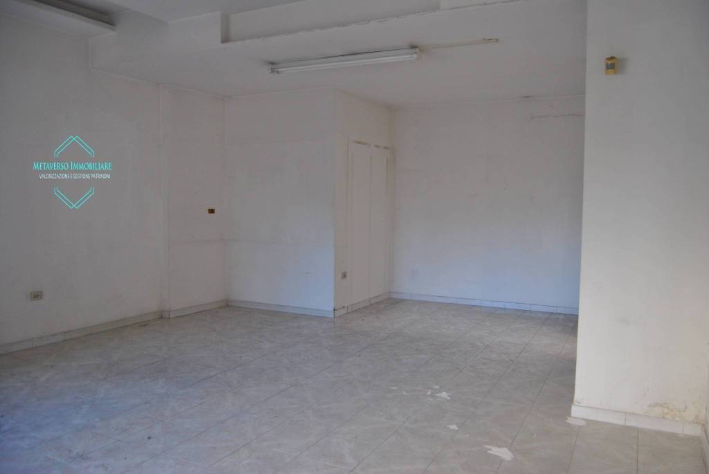 negozio in affitto ad Aversa