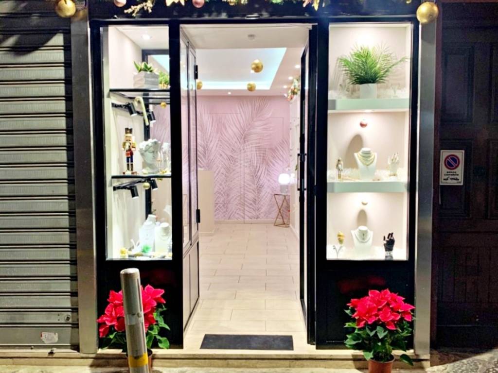 negozio in affitto ad Aversa in zona Centro Città
