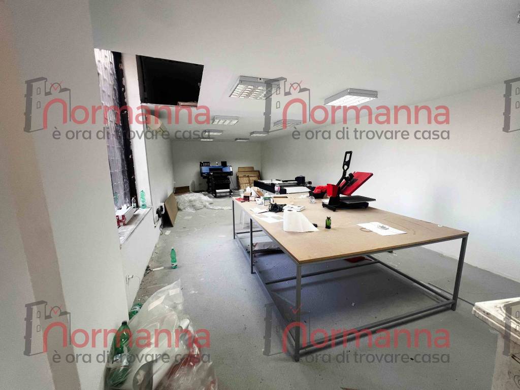 negozio in affitto ad Aversa