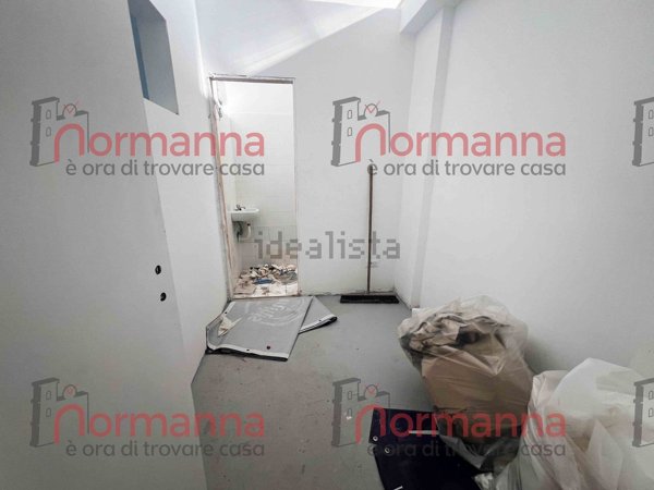 locale commerciale in affitto ad Aversa