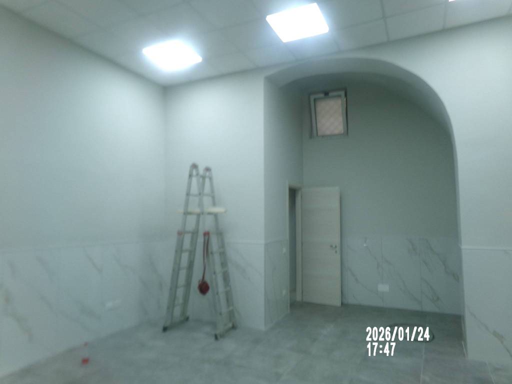 negozio in affitto ad Aversa