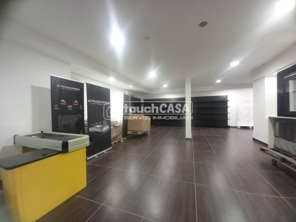locale commerciale in affitto ad Aversa
