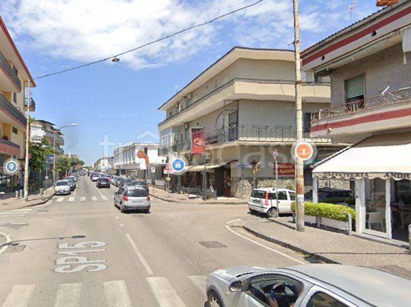 locale commerciale in affitto ad Aversa