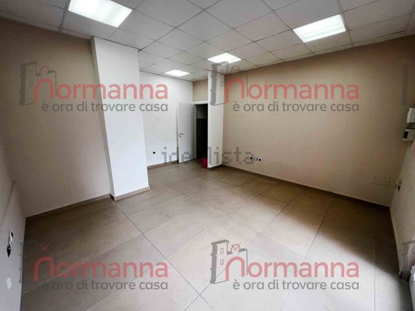 locale commerciale in affitto ad Aversa in zona Centro Città