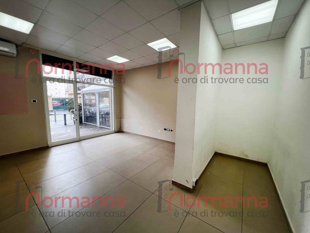 negozio in affitto ad Aversa in zona Centro Città