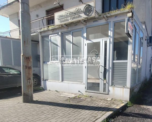 locale commerciale in affitto ad Aversa