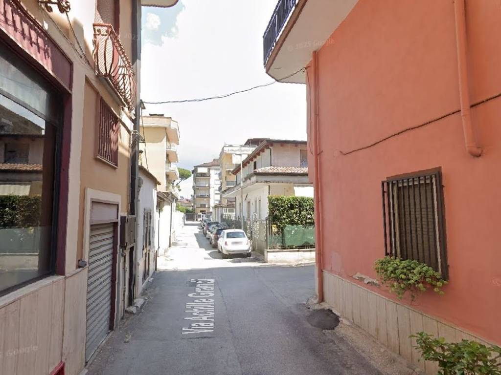 negozio in affitto ad Aversa