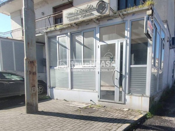 negozio in affitto ad Aversa