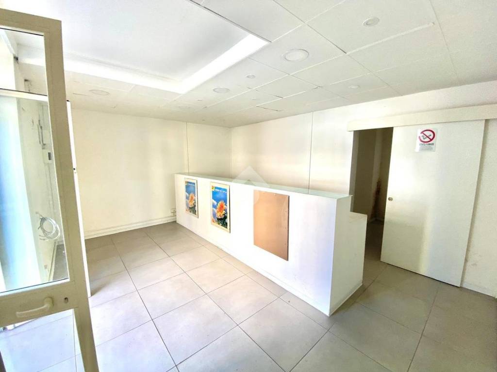 locale commerciale in affitto ad Aversa