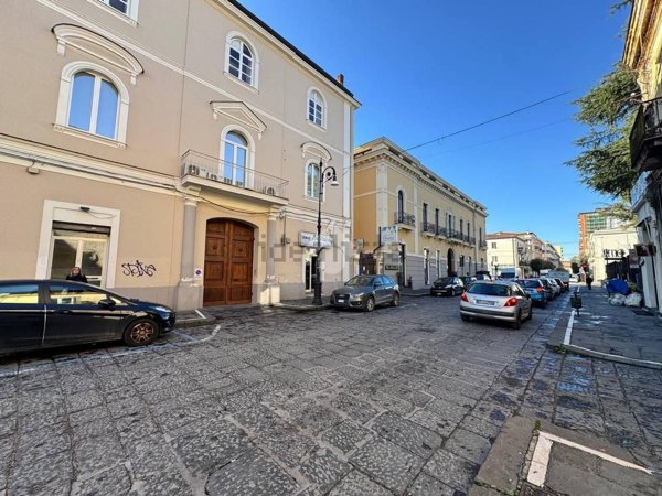 locale commerciale in affitto ad Aversa