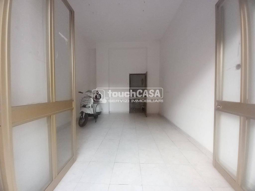 negozio in affitto ad Aversa