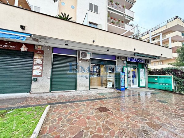 locale commerciale in affitto ad Aversa