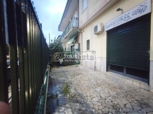 locale commerciale in affitto ad Aversa